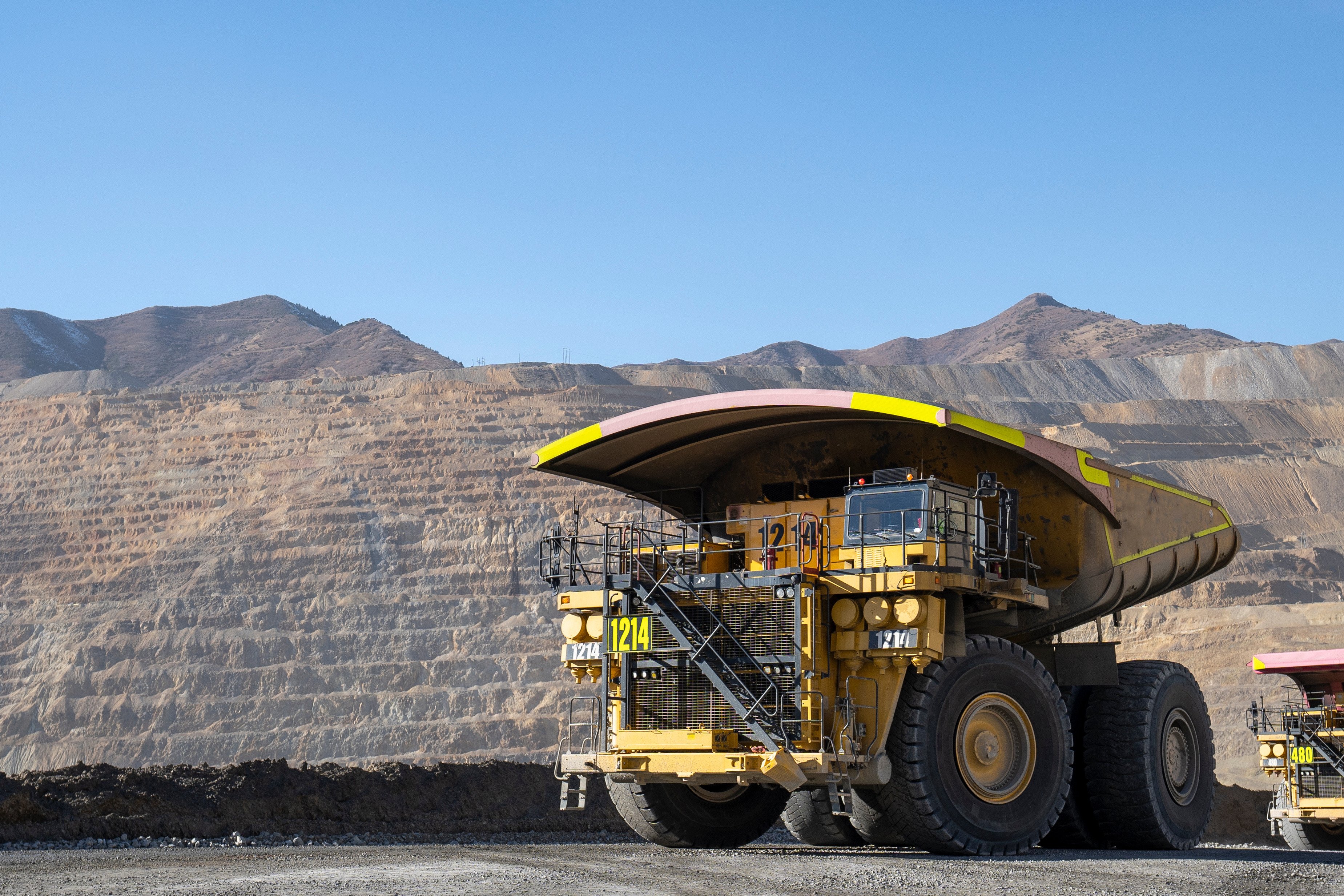 haul truck mining contractor